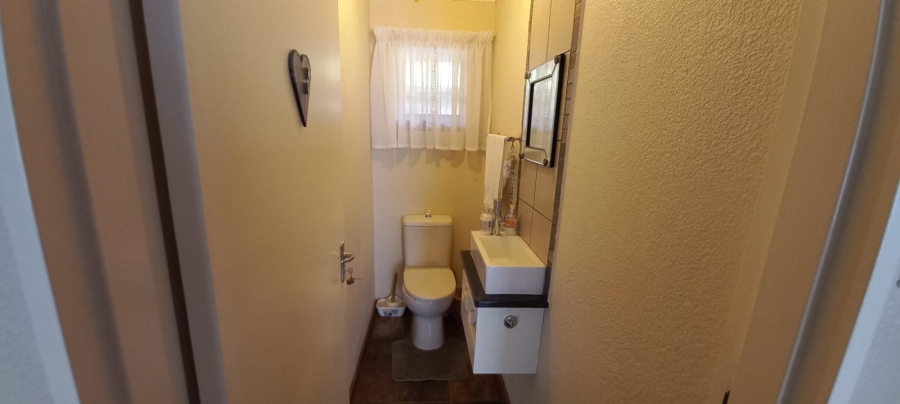 To Let 3 Bedroom Property for Rent in La Provance Free State